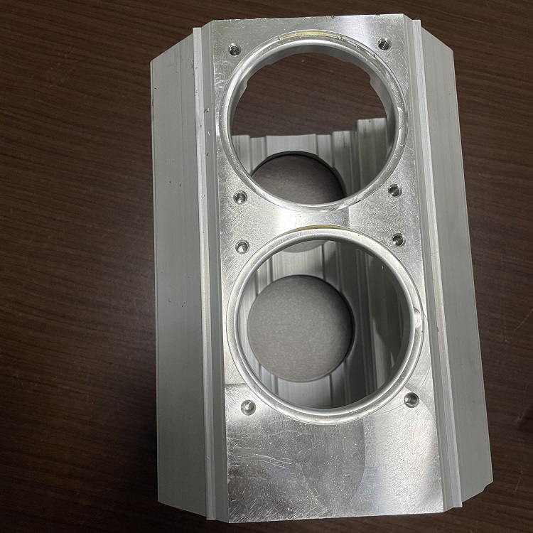 CNC-Bearbeitung von Aluminiumbeschlägen für medizinische Geräte